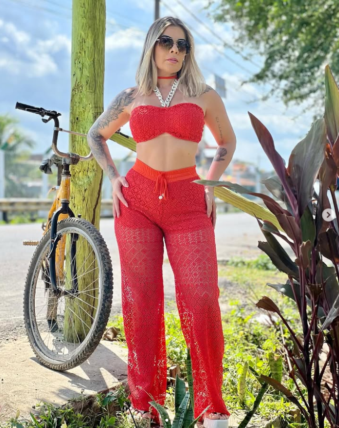 Conjunto vermelho em crochê com calça